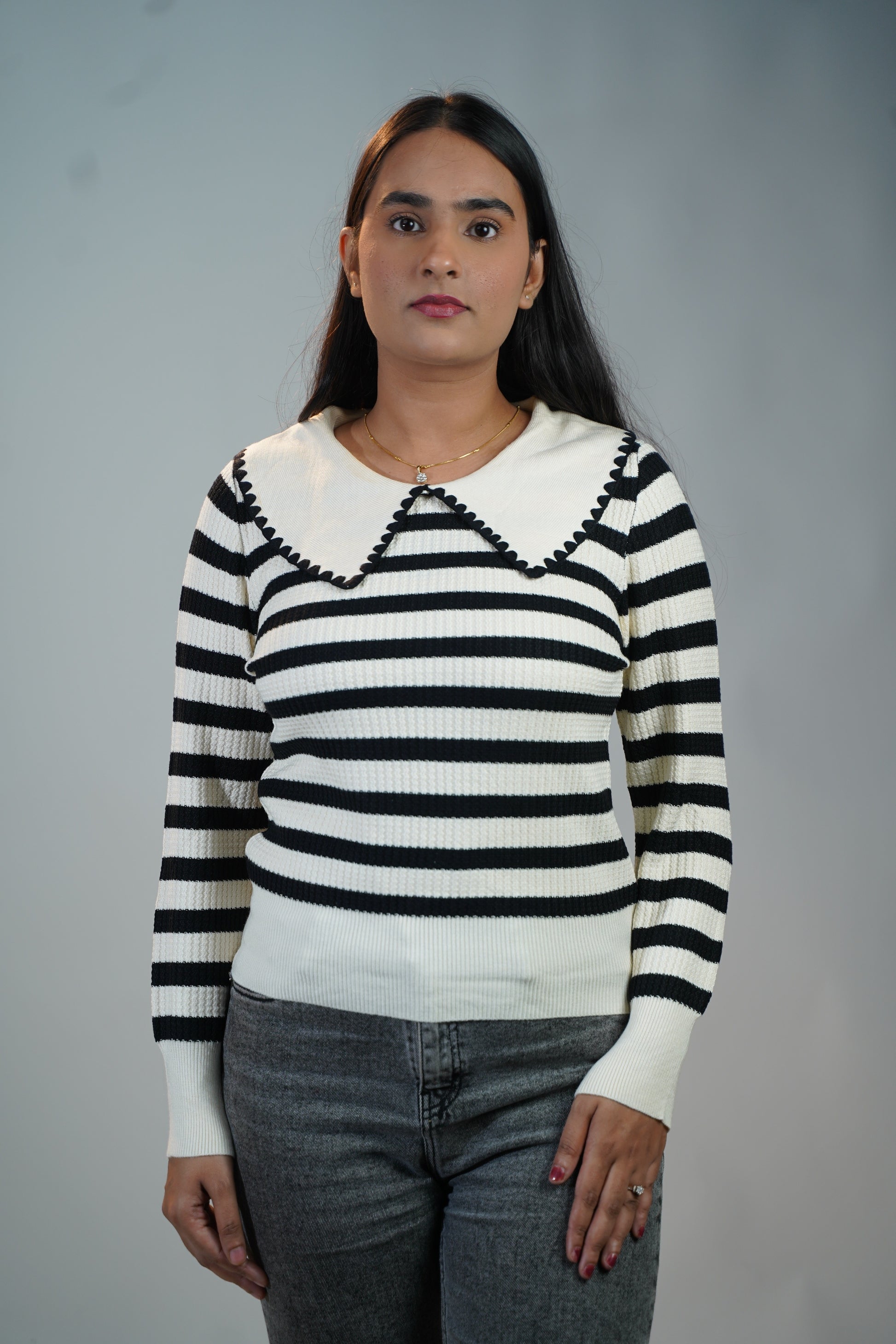 Korean-Style Two-Tone Top Black