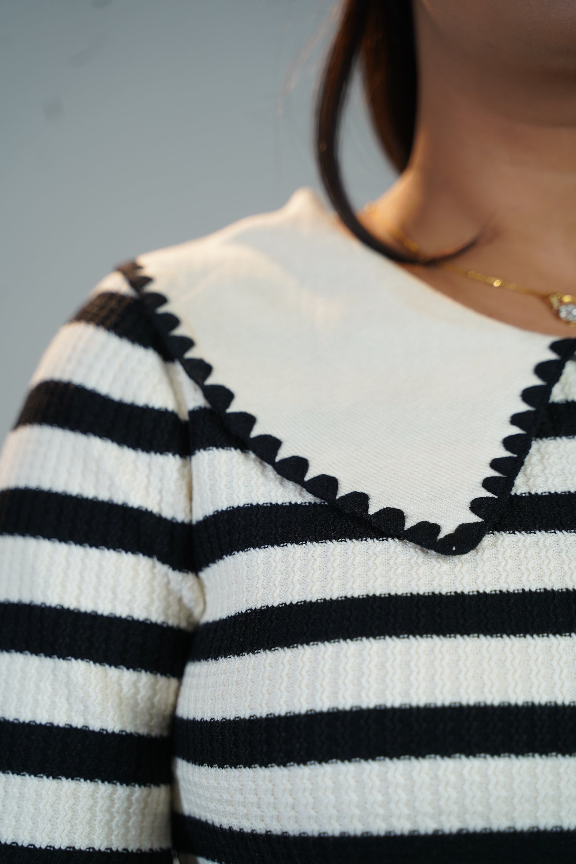 Korean-Style Two-Tone Top Black